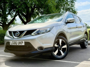2016 Nissan Qashqai 1.2 Dig-T N-Connecta 2WD Euro 6 (s/s) 5dr in Silver — image 4