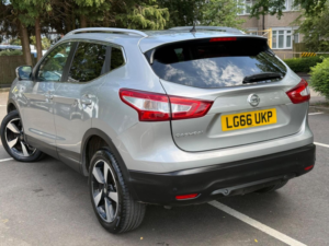 2016 Nissan Qashqai 1.2 Dig-T N-Connecta 2WD Euro 6 (s/s) 5dr in Silver — image 5
