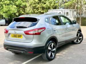 2016 Nissan Qashqai 1.2 Dig-T N-Connecta 2WD Euro 6 (s/s) 5dr in Silver — image 6