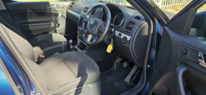 2013 Skoda Yeti 2.0 Tdi Se Plus 4x4 in Blue — image 3