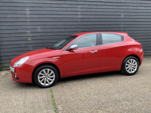 2015 Alfa Romeo Giulietta Hatchback (2010 - 2016) 2.0 Giulietta 2.0 Jtdm-2 150 Bhp Business Manual in Red — image 3