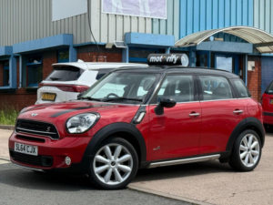 2014 MINI Countryman 2.0 Cooper Sd Auto All4 Euro 6 5dr in Red — image 2