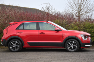 2023 Kia Niro 1.6h Gdi 2 SUV 5dr Petrol Hybrid Dct Euro 6 (s/s) (139 Bhp) in Red — image 3