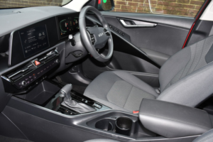 2023 Kia Niro 1.6h Gdi 2 SUV 5dr Petrol Hybrid Dct Euro 6 (s/s) (139 Bhp) in Red — image 5