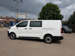 2020 Vauxhall Vivaro 2.0 Turbo D 3100 Edition Crew Van L2 H1 Euro 6 (s/s) 5dr in White — image 4
