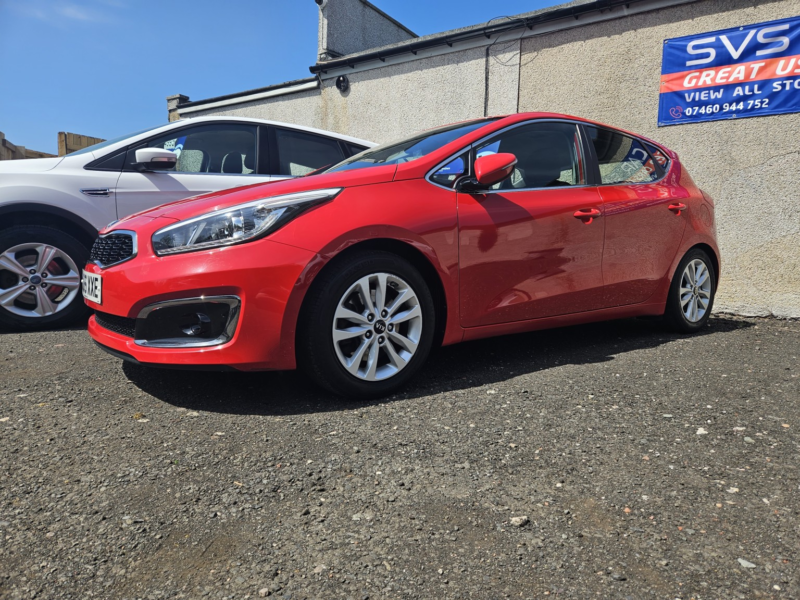 2016 Kia Ceed 1.6 Gdi 2 in Red — image 1