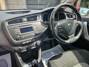 2016 Kia Ceed 1.6 Gdi 2 in Red — image 4