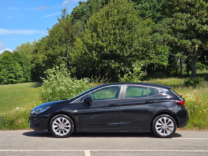 2017 Vauxhall Astra 1.0i Turbo Ecotec Design Hatchback 5dr Petrol Manual Euro 6 (s/s) (105 Ps) in Black — image 4