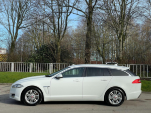 2014 Jaguar Xf 2.2d Luxury Sportbrake Auto Euro 5 (s/s) 5dr in White — image 4