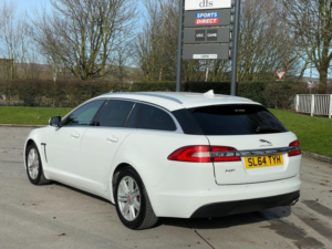 2014 Jaguar Xf 2.2d Luxury Sportbrake Auto Euro 5 (s/s) 5dr in White — image 5