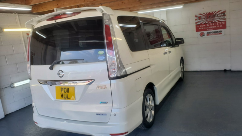 2011 Nissan Serena C26 Highway Star 8 Seater in White — image 1
