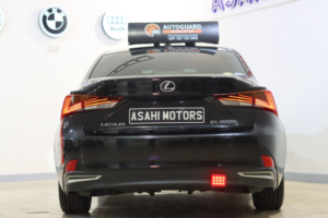 2018 Lexus Is 2.5 300h Se in Black — image 4