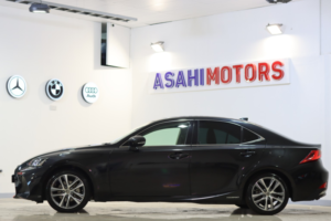 2018 Lexus Is 2.5 300h Se in Black — image 5