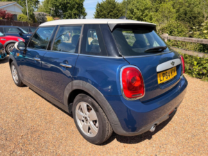 2015 MINI Hatch 1.5 Cooper D Auto Euro 6 (s/s) 5dr in Blue — image 6