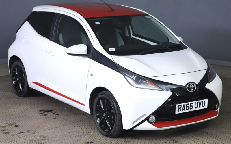 2017 Toyota Aygo 1.0 Vvt-I X-Press in White — image 1