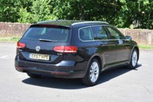 2017 Volkswagen Passat 2.0 Tdi Se Business in Black — image 3