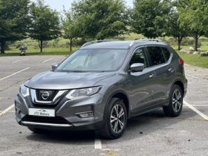2017 Nissan X-Trail 1.6 Dci N-Connecta 5dr [7 Seat] Man, Diesel, Silver + 1 Owner in Grey — image 2