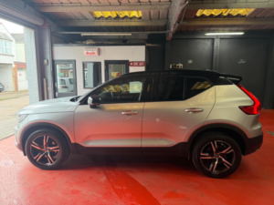 2019 Volvo Xc40 2.0 T4 R-Design Auto AWD Euro 6 (s/s) 5dr in Silver — image 4