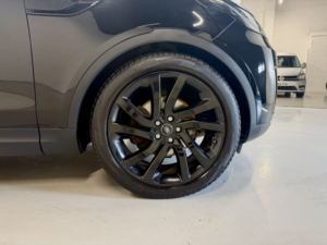 2018 Land Rover Discovery 3.0 Td V6 Hse Auto in Black — image 4