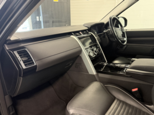 2018 Land Rover Discovery 3.0 Td V6 Hse Auto in Black — image 5