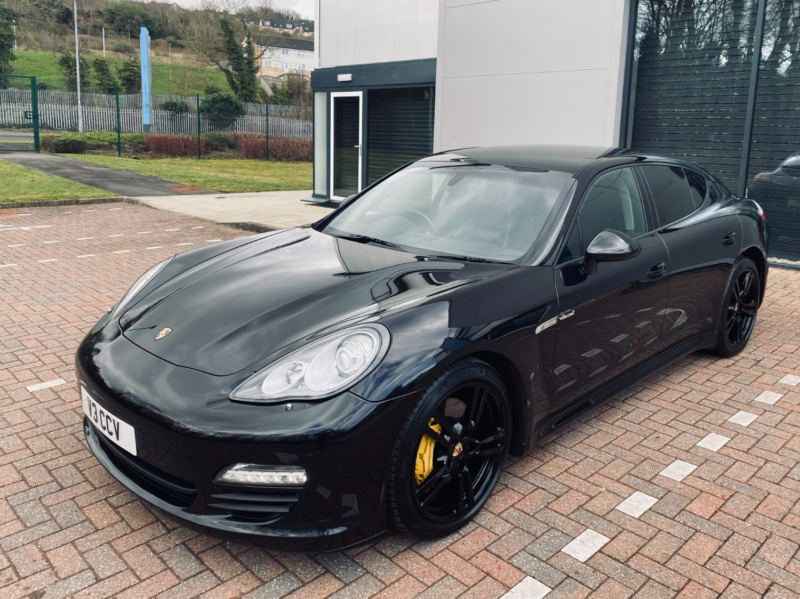 2012 Porsche Panamera D V6 Tiptronic in Black — image 1