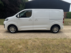 2020 Vauxhall Vivaro 1.5 Turbo D 2700 Sportive in White — image 4