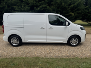 2020 Vauxhall Vivaro 1.5 Turbo D 2700 Sportive in White — image 5