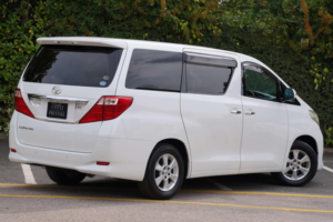 2010 Toyota Alphard 2.4 240 X 5dr 8 Seats in White — image 4