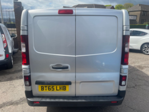2016 Renault Trafic 1.6 Dci Energy 27 Business+ Panel Van 5dr Diesel Manual Swb Standard Roof Euro 5 (s/s) (120 Ps) in Silver — image 5