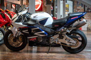 2002 Honda Cbr900rr Fireblade *954 - Stunning Original Example* in Blue — image 3