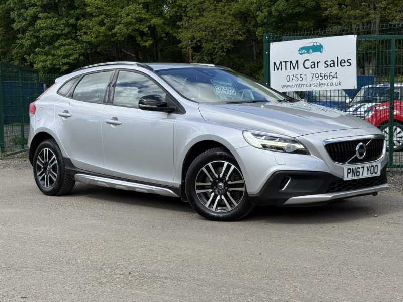 2017 Volvo V40 Cross Country 2.0 D2 Nav Plus Hatchback 5dr Diesel Manual Euro 6 (s/s) (120 Ps) in Multicolour — image 1