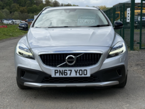 2017 Volvo V40 Cross Country 2.0 D2 Nav Plus Hatchback 5dr Diesel Manual Euro 6 (s/s) (120 Ps) in Multicolour — image 2