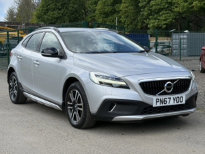 2017 Volvo V40 Cross Country 2.0 D2 Nav Plus Hatchback 5dr Diesel Manual Euro 6 (s/s) (120 Ps) in Multicolour — image 3