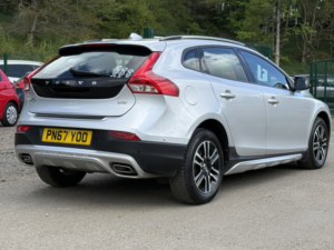 2017 Volvo V40 Cross Country 2.0 D2 Nav Plus Hatchback 5dr Diesel Manual Euro 6 (s/s) (120 Ps) in Multicolour — image 5