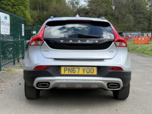 2017 Volvo V40 Cross Country 2.0 D2 Nav Plus Hatchback 5dr Diesel Manual Euro 6 (s/s) (120 Ps) in Multicolour — image 6