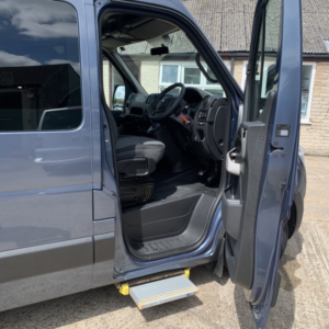 2016 Renault Master 2.3 Fwd Mm33 Dci 125 Quickshift6 Business in Blue — image 4