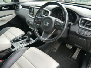2017 Kia Sorento 2.2 Crdi Kx-4 SUV 5dr Diesel Auto AWD Euro 6 (197 Bhp) in Grey — image 2