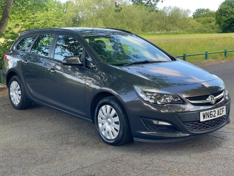 2012 Vauxhall Astra 1.4 16v Exclusiv Sports Tourer Euro 5 5dr in Grey — image 1