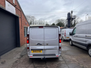 2016 Vauxhall Vivaro 1.6 Cdti 2900 Sportive L2 H1 Euro 5 5dr in Silver — image 5