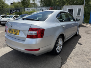 2014 Skoda Octavia 1.4 Tsi Elegance Hatchback 5dr Petrol DSG Euro 5 (s/s) (140 Ps) in Multicolour — image 3