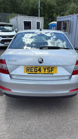 2014 Skoda Octavia 1.4 Tsi Elegance Hatchback 5dr Petrol DSG Euro 5 (s/s) (140 Ps) in Multicolour — image 4