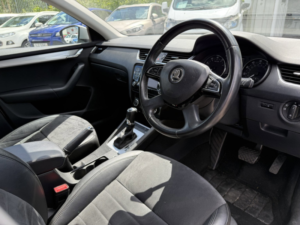 2014 Skoda Octavia 1.4 Tsi Elegance Hatchback 5dr Petrol DSG Euro 5 (s/s) (140 Ps) in Multicolour — image 5
