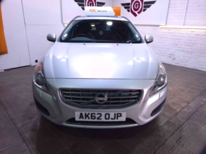 2012 Volvo V60 1.6 D2 Se in Silver — image 2