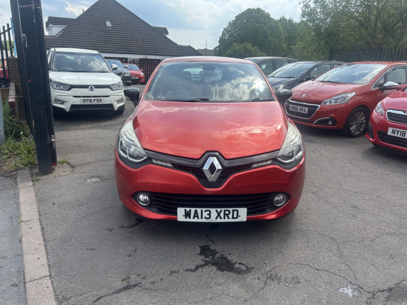 2013 Renault Clio 1.2 16v Dynamique Medianav in Red — image 1