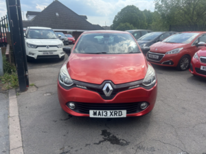 2013 Renault Clio 1.2 16v Dynamique Medianav in Red — image 2