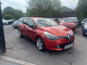 2013 Renault Clio 1.2 16v Dynamique Medianav in Red — image 5