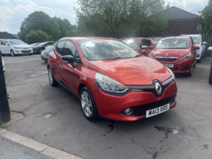 2013 Renault Clio 1.2 16v Dynamique Medianav in Red — image 6