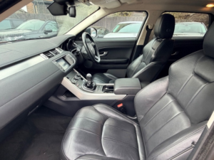 2015 Land Rover Range Rover Evoque Td4 Se in Red — image 3