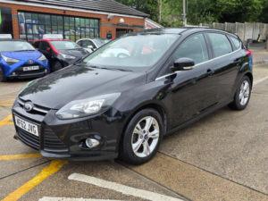 2012 Ford Focus 1.6 Zetec Powershift Euro 5 5dr in Black — image 2