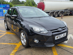 2012 Ford Focus 1.6 Zetec Powershift Euro 5 5dr in Black — image 3